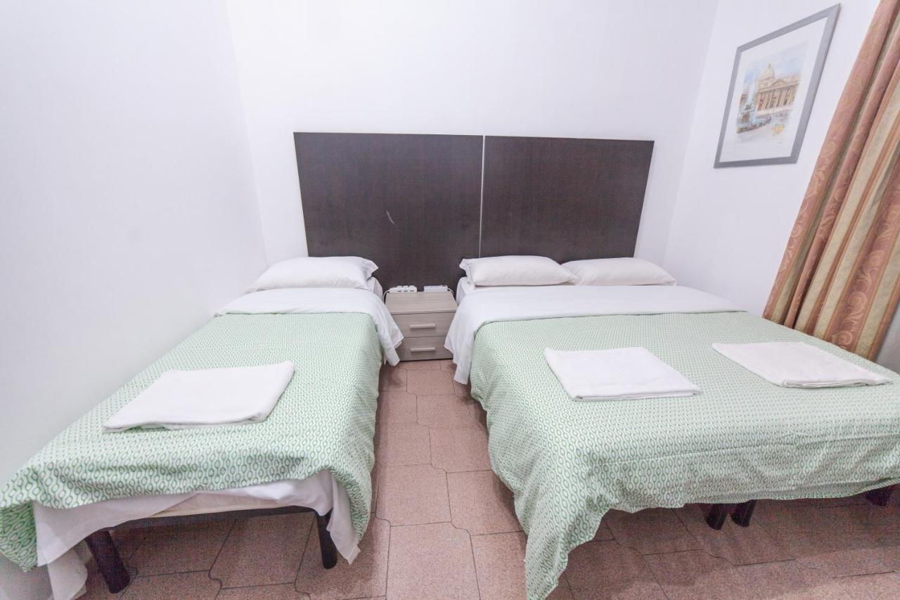 Triple Room,750487847:JPEG